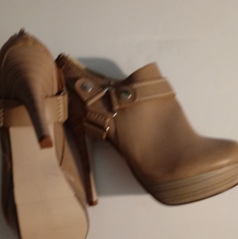 "Twisted" Heels - Picture 7 of 8